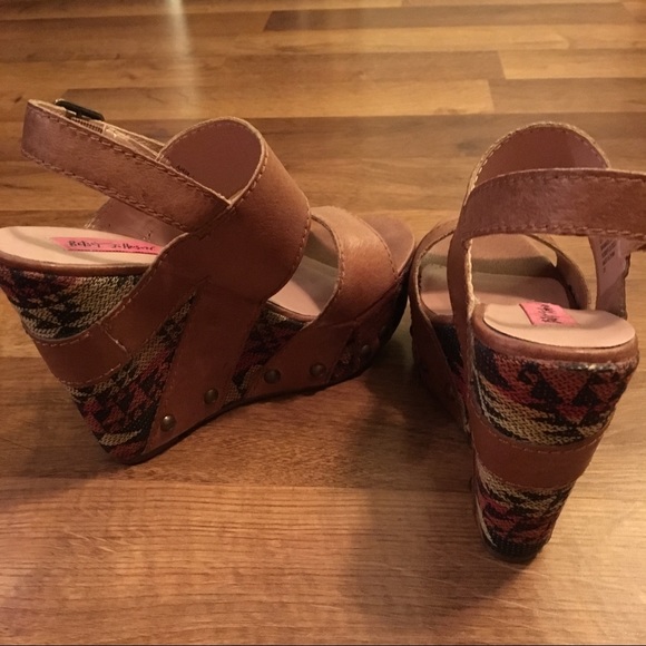 Betsey Johnson > Platform wedge heels - Picture 5 of 8